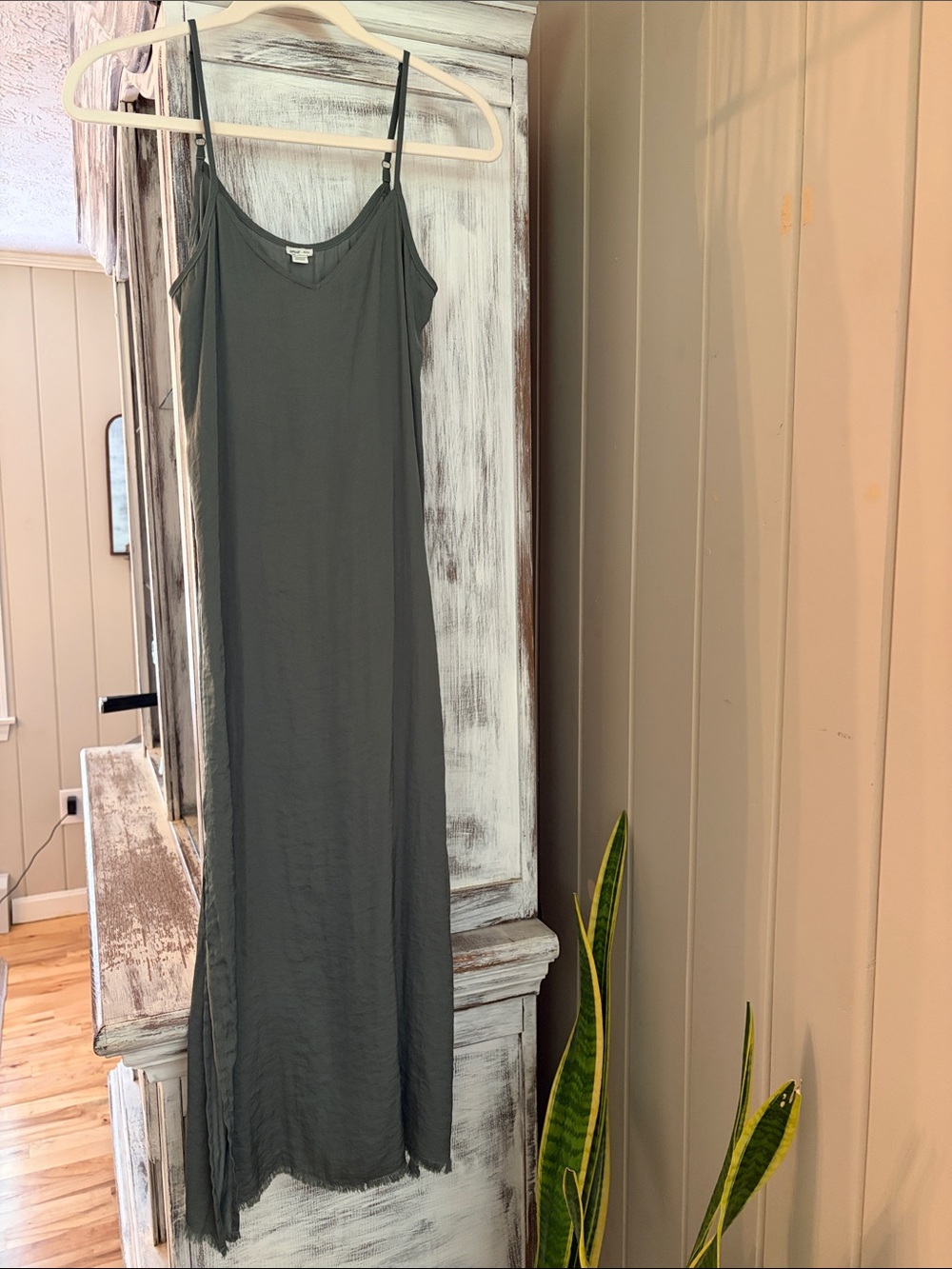 Aerie olive green v-neck cami slip dress lightweight women’s XS forest fairy